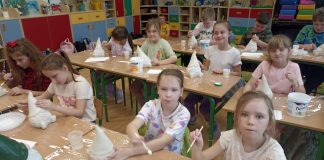 Warsztaty plastyczne w SP Antolka z pracownikami ZAZ z Witowic