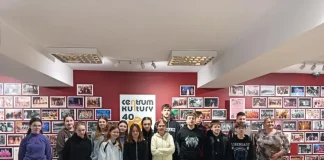 Uczniowie z Książa Małego na wycieczce do jędrzejowskiego kina