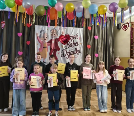 Szkolny Konkurs Kolęd i Pastorałek w Szkole Podstawowej w Antolce