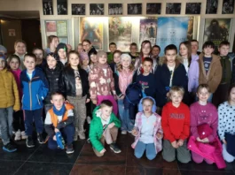 Teatralna wyprawa uczniów Szkoły Podstawowej z Antolki