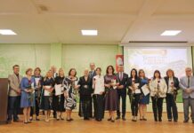 W uznaniu za pracę i zaangażowanie nauczycieli i pracowników oświaty