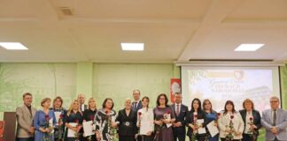 W uznaniu za pracę i zaangażowanie nauczycieli i pracowników oświaty