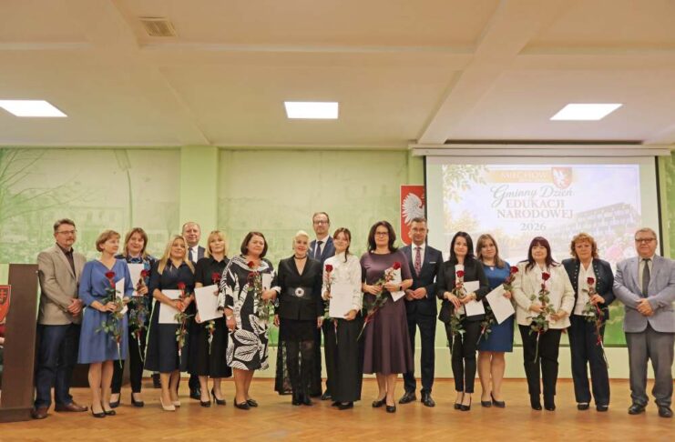 W uznaniu za pracę i zaangażowanie nauczycieli i pracowników oświaty